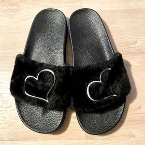 Black fuzzy slipper slides with hard rubber bottoms and pink heart
